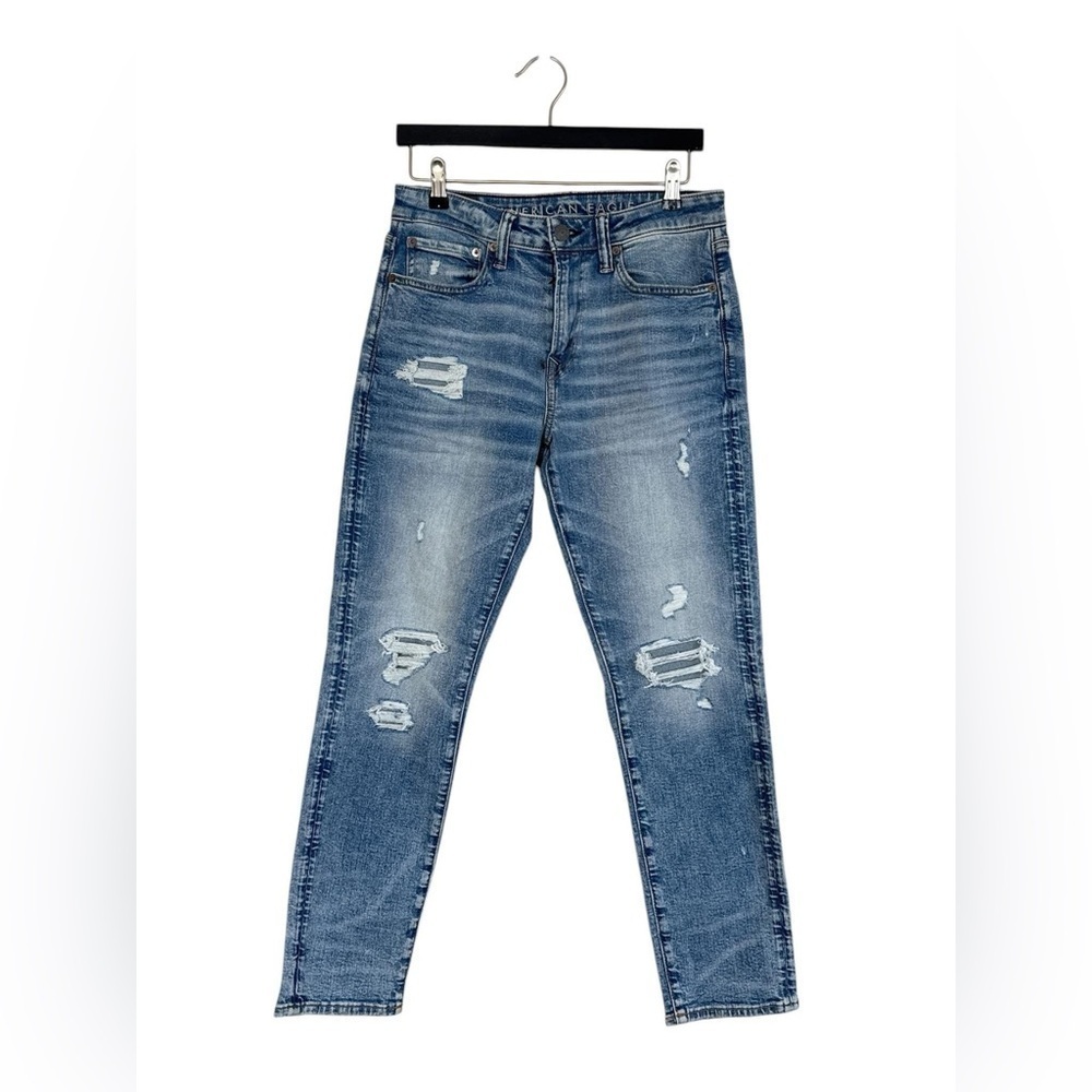 AMERICAN EAGLE - ATHLETIC DISTRESSED Men's JEAN. Size: Men's 29 x 30.